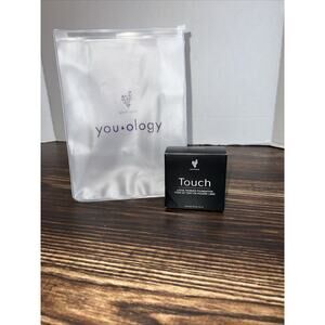 Younique Touch Loose Powder Foundation in the shade Organza 6g/.21 Oz